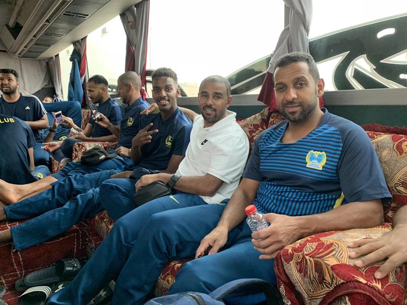 بالصور.. حافلة فريق سعودي مصممة على شكل جلسات عربية!