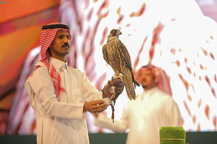 بـ133 ألف ريال.. بيع 3 صقور ألمانية وأيرلندية في المزاد الدولي لمزارع إنتاج الصقور   