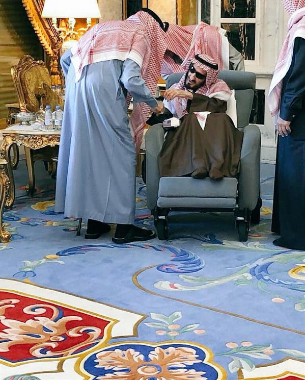 خادم الحرمين الشريفين يزور أخاه الأكبر الأمير بندر بقصره في الرياض