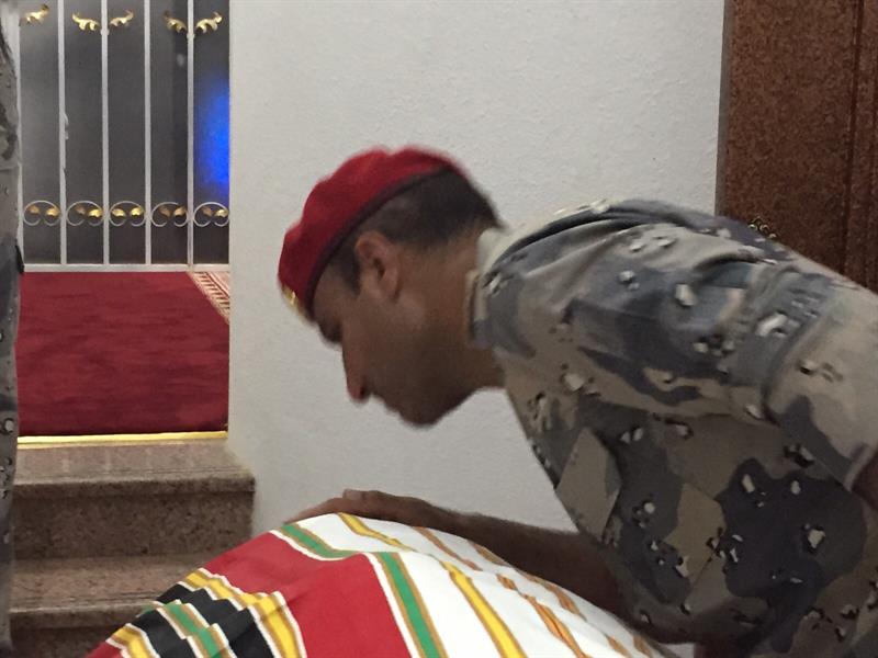 وكيل إمارة جازان يؤدي صلاة الميت على شهيدي الواجب عقيلي وهزازي