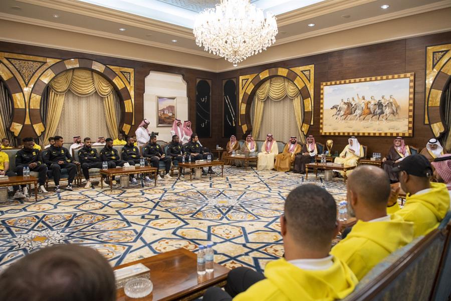 أمير مكة يتسقبل فريق الاتحاد 