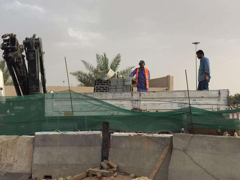وزارة النقل ترصد محاولات جديدة لإغلاق عبارات تصريف مياه الأمطار بمخرج 8 بالرياض