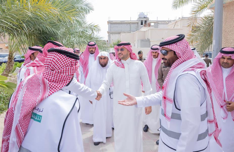 محافظ الأحساء يزور أحد منازل جمعية ترميم 