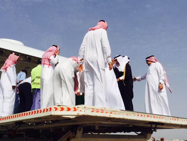 بالصور.. وصول جثمان الأمير سعود الفيصل إلى مطار جدة