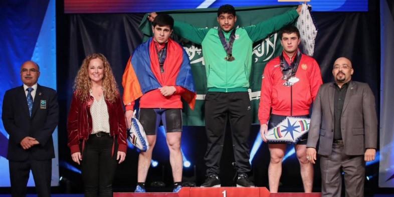 العثمان يهدي السعودية ذهبية أثقال العالم