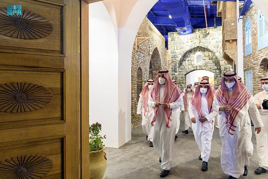 أمير المدينة المنورة يُدشن مشروع أمير المدينة المنورة يُدشن مشروع