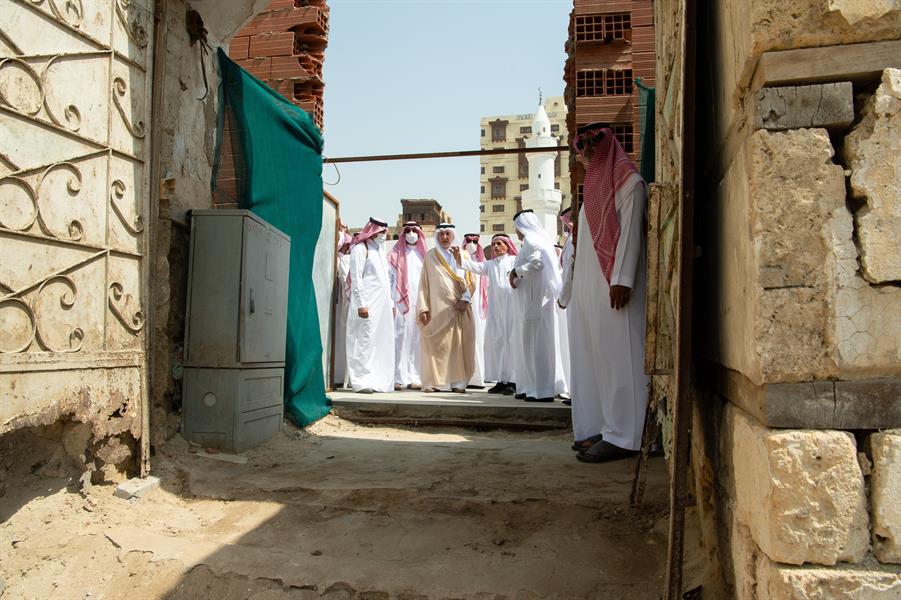 خالد الفيصل يزور مشروع تطوير المنطقة التاريخية بـجدة