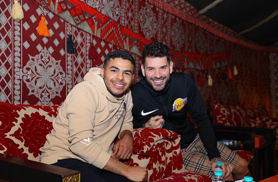 لاعبو لاعبو