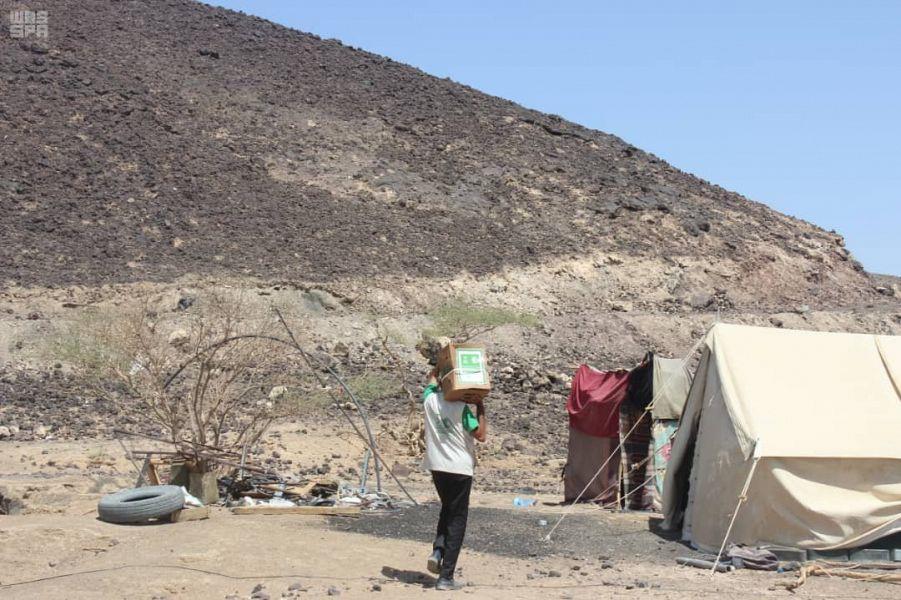 مركز الملك سلمان للإغاثة يوزع 9000 كرتون من اللحوم للنازحين في مديريتي مأرب والوادي بمحافظة مأرب مركز الملك سلمان للإغاثة يوزع 9000 كرتون من اللحوم للنازحين في مديريتي مأرب والوادي بمحافظة مأرب