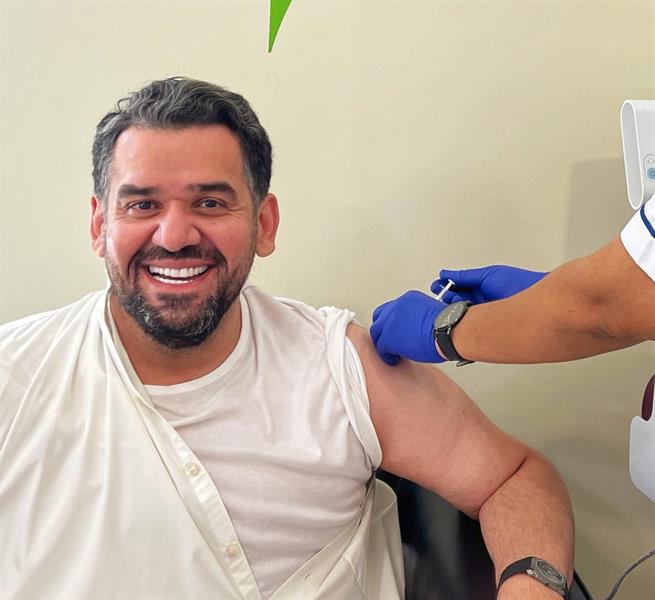 صورة.. "حسين الجسمي" يتلقى الجرعة الأولى من "لقاح كورونا"