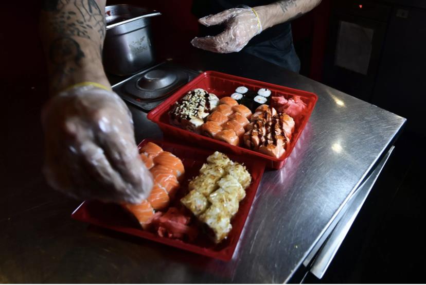 مطعم في كراماتورسك يصر على تقديم السوشي ... رغم أنف الحرب