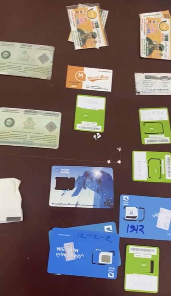 الإطاحة بعمالة تتاجر ببطاقات لتمرير المكالمات الهاتفية بطرق غير نظامية