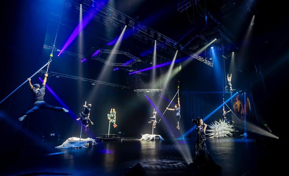 السيرك الغنائي العالمي ينتزع إعجاب زوار موسم الرياض