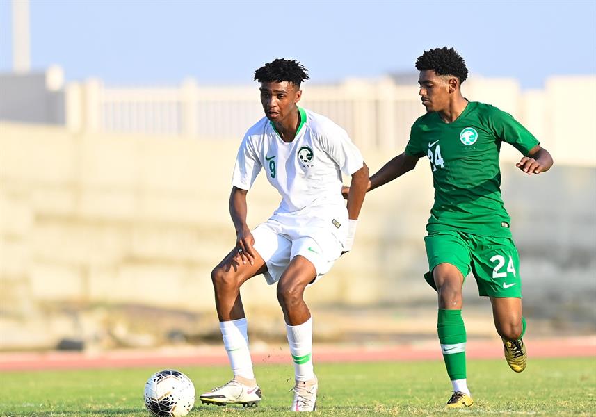 الأخضر تحت 20 يختتم معسكر جازان بمناورة (صور)