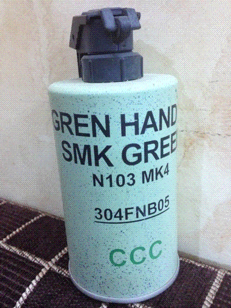 مواطن يعثر على قنبلتين يدويتين