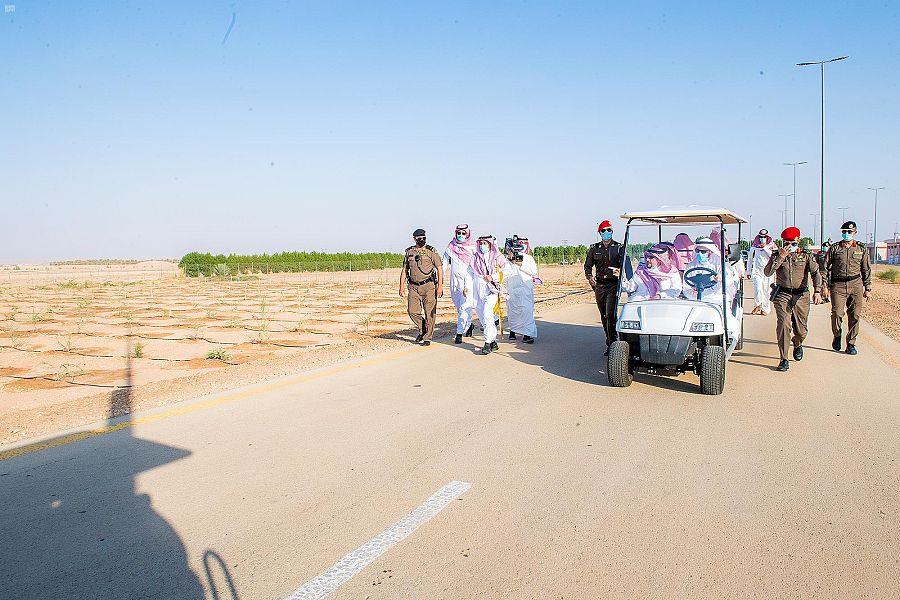 أمير القصيم يدشن عددًا من المشاريع التنموية في محافظة المذنب 