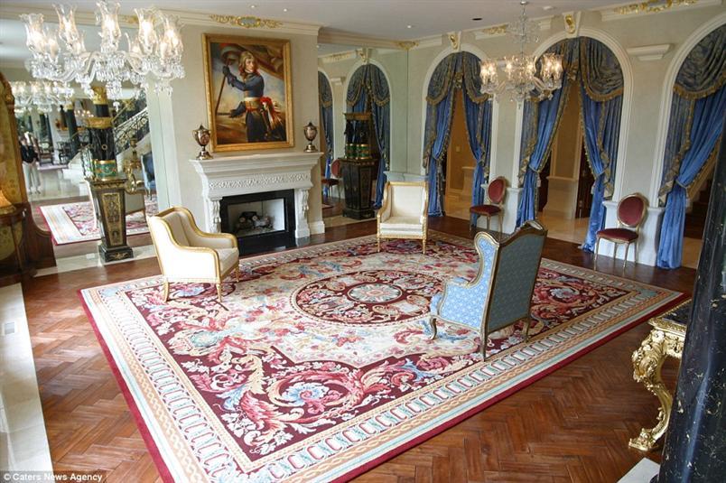 بالصور: عرض قصر فخم على شكل جيتار للبيع في أمريكا بالصور: عرض قصر فخم على شكل جيتار للبيع في أمريكا