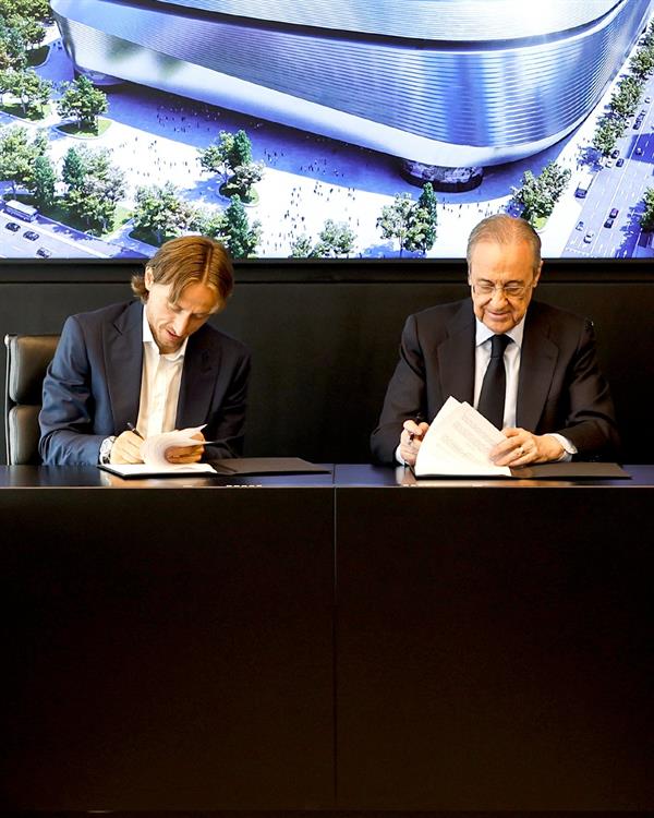 رسميًا.. ريال مدريد يُمدد تعاقده مع مودريتش رسميًا.. ريال مدريد يُمدد تعاقده مع مودريتش