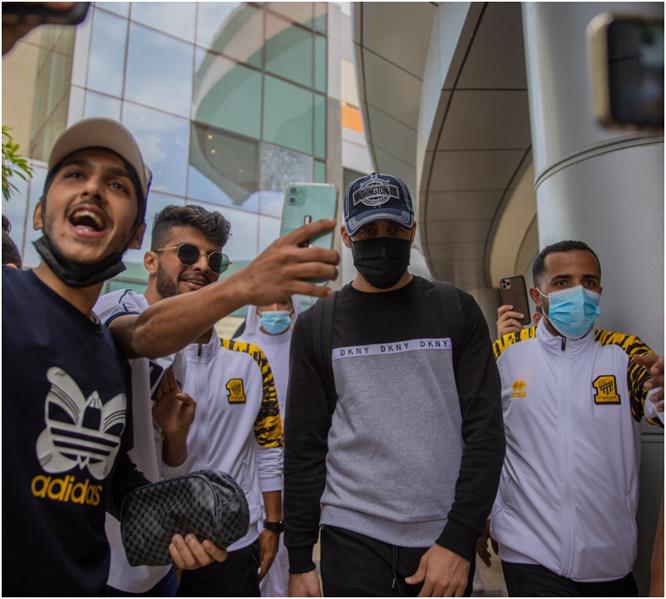 "حمدالله" يصل جدة للانضمام لـ "الاتحاد"