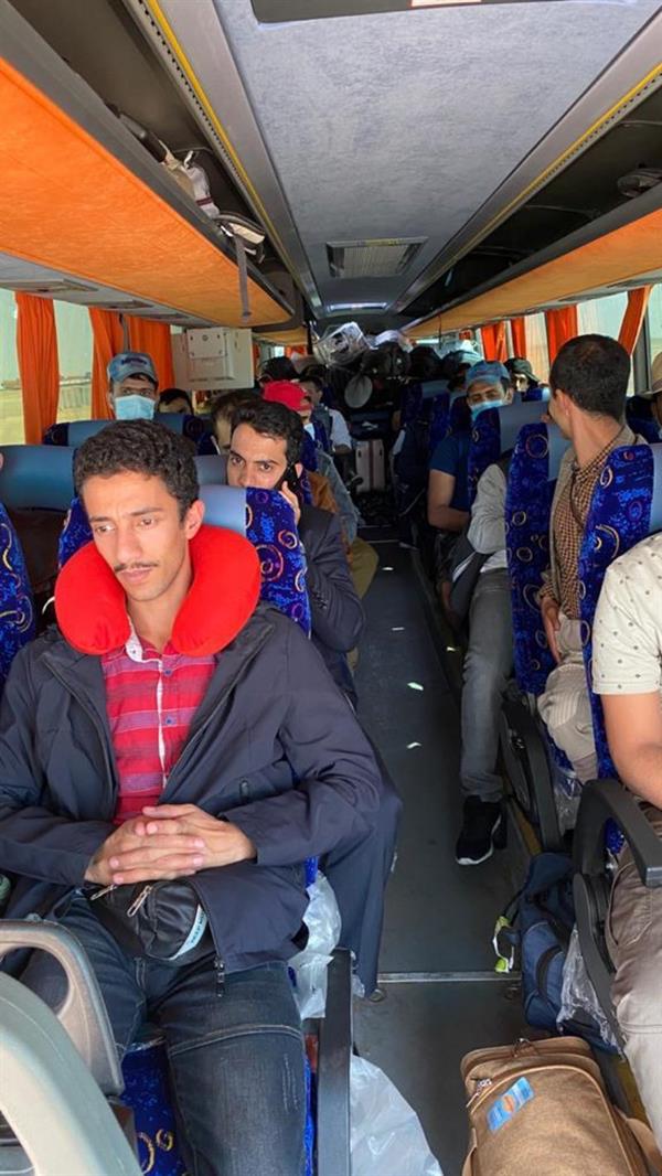 "التحالف" يوفر طائرة لنقل 61 ضابطاً يمنياً من روسيا 