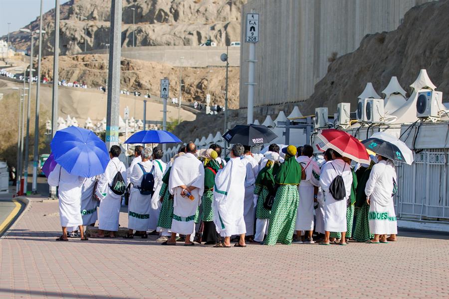 توافد الحجاج إلى مشعر منى لقضاء يوم التروية