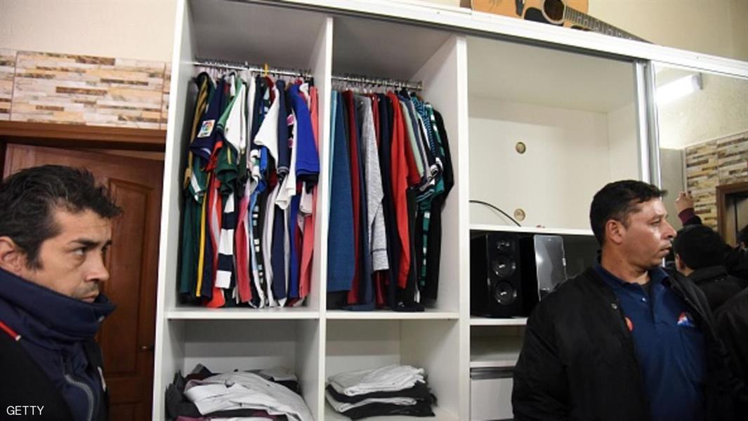  الشرطة تفاجأ بزنزانة 