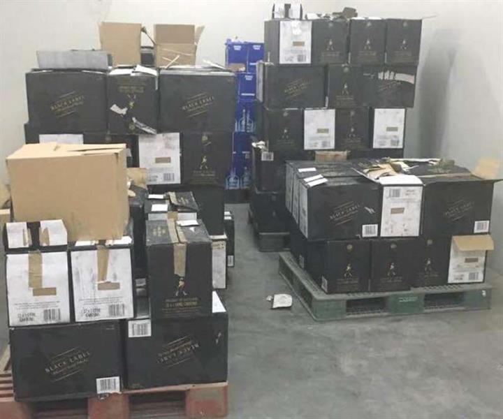 ضبط نحو 3 آلاف زجاجة خمر في سيارة ومنزل مواطن بالرياض ضبط نحو 3 آلاف زجاجة خمر في سيارة ومنزل مواطن بالرياض