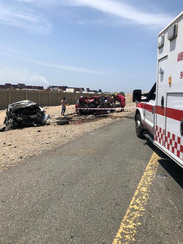 تصادم بين سيارتين 