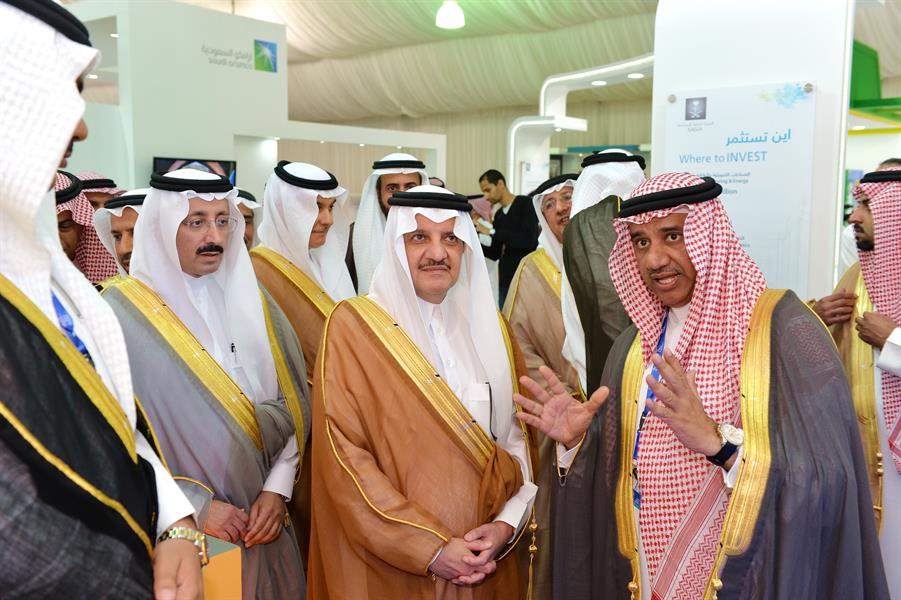 افتتح صاحب السمو الملكي الامير سعود بن نايف بن عبدالعزيزمنتدى الاحساء للإستثمار والمنعقد 