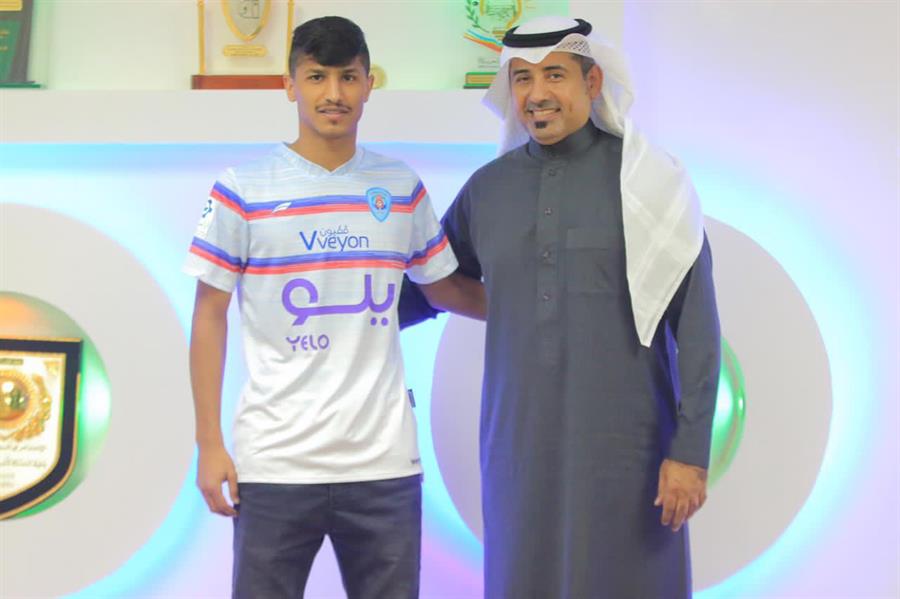 أبها يتعاقد مع عمر ضامن