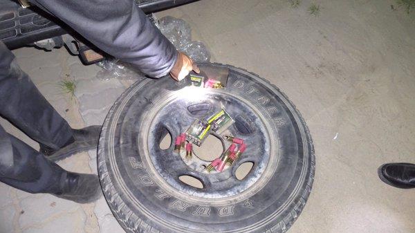 الجمارك تحبط محاولة تهريب كمية من الذخائر وبندقية شوزن