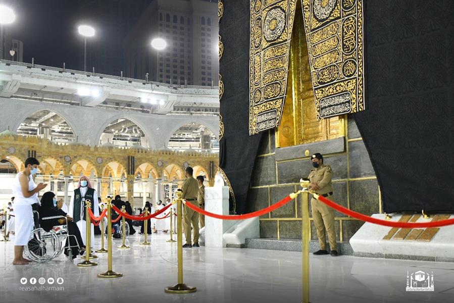 شاهد.. إقامة أول صلاة بالمسجد الحرام بكامل الطاقة الاستيعابية ودون تباعد جسدي 