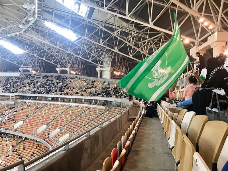 شاهد.. سيدات من قنصلية أمريكا في جدة يحضرن مباراة الأهلي والباطن