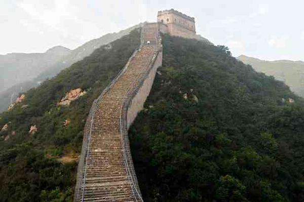 قرويون يبيعون حجارة من سور الصين العظيم وسط تحذيرات باختفائه