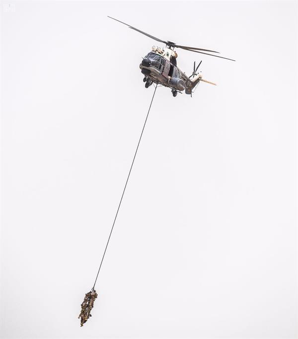 شاهد.. صد اعتداء على الحدود وهجوم بالكيماوي في المناورة الختامية للقوات المشاركة بتمرين شاهد.. صد اعتداء على الحدود وهجوم بالكيماوي في المناورة الختامية للقوات المشاركة بتمرين