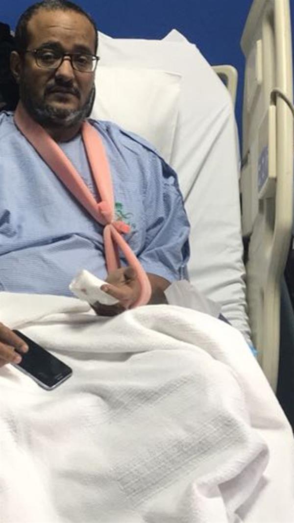 شاهد.. مشاجرة عنيفة في الطائف.. وعائلة تتهم مواطناً بطعن والدة طليقته ووالدها لأخذ طفليه بالقوة