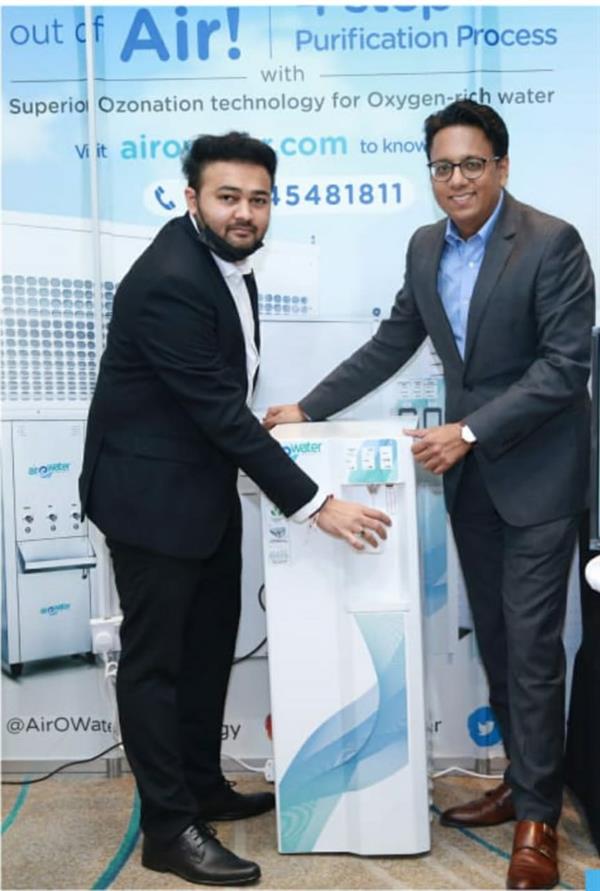 آلة مبتكرة لإنتاج الماء من الهواء في معرض دبي إكسبو 2020