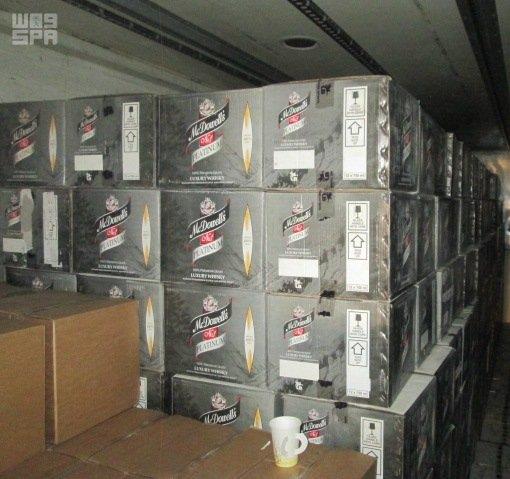 جمرك جسر الملك فهد يحبط أكثر من 18 ألف زجاجة خمر