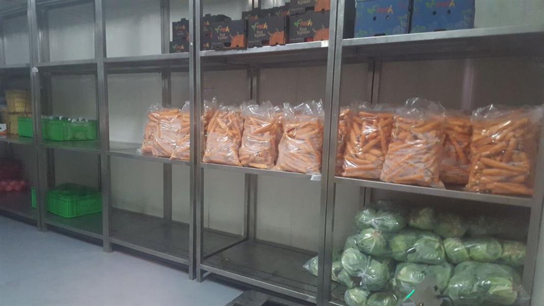 بالصور.. إغلاق معمل أغذية مخالف وإتلاف 10 أطنان من المواد الغذائية بالرياض