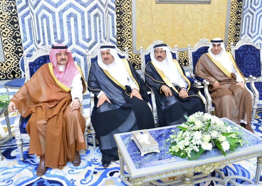 بالصور.. ولي العهد يستقبل رئيس وزراء لبنان بجدة