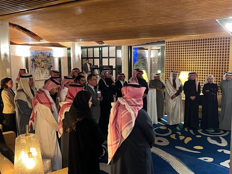 السفير الفرنسي يمنح المهندس الحقيل وسام جوقة الشرف برتبة السفير الفرنسي يمنح المهندس الحقيل وسام جوقة الشرف برتبة