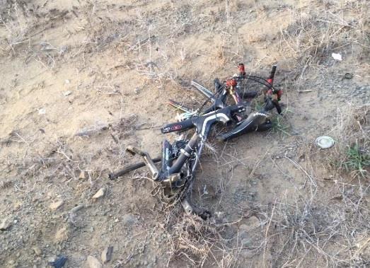 بالصور.. قائد مركبة يصرع ويُصيب 10 دراجين من فريق اليرموك على طريق أبوعريش بجازان