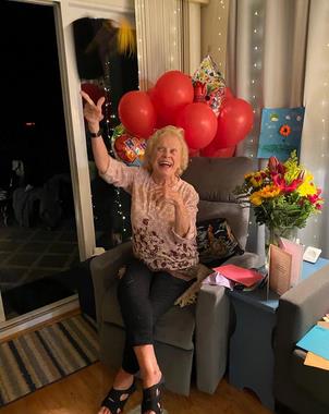 بعد 75 عامًا.. أمريكية تحصل على الثانوية العامة في عيد ‏ميلادها الـ93