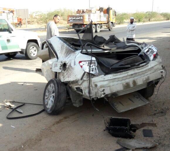 شاهد.. حادث اصطدام بعمود إنارة يشطر مركبة ويقتل قائدها بالرس شاهد.. حادث اصطدام بعمود إنارة يشطر مركبة ويقتل قائدها بالرس