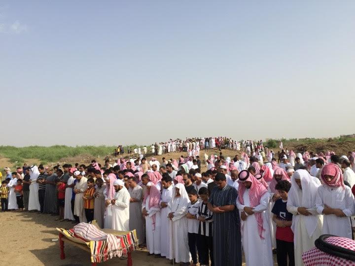 بالصور.. تشييع جنازة الشهيد الرقيب بالصور.. تشييع جنازة الشهيد الرقيب