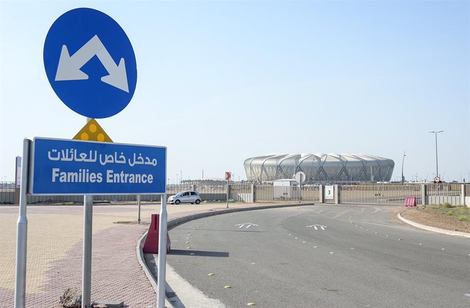 بالصور| فريق عمل متكامل لتسهيل دخول العائلات إلى «الجوهرة»