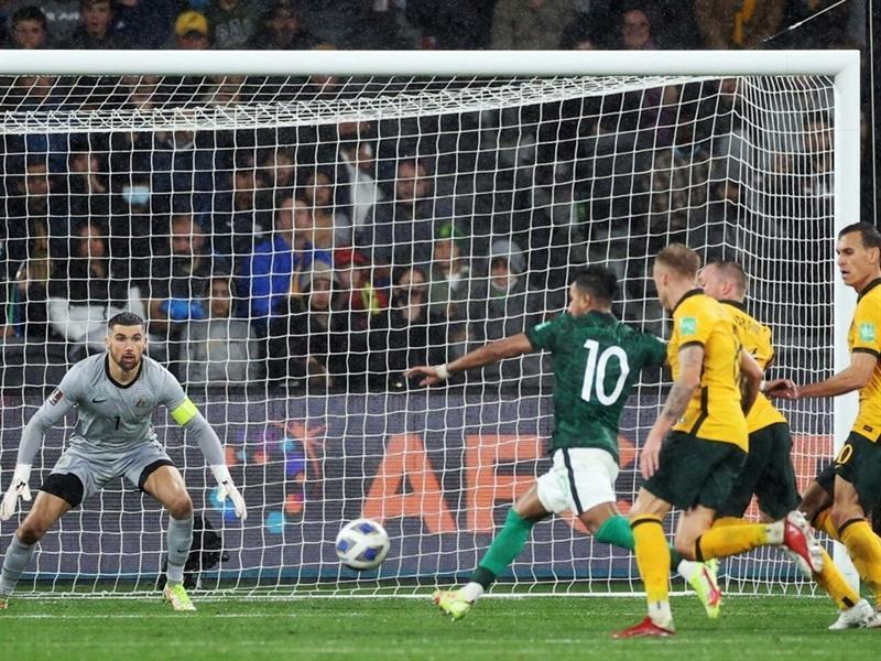 جانب من مواجهة سابقة بين الأخضر واستراليا