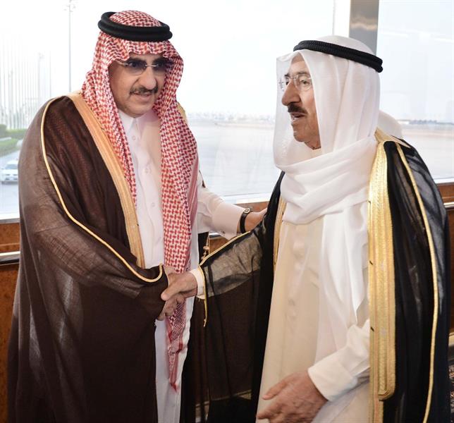 بالصور.. أمير الكويت يصل إلى جدة