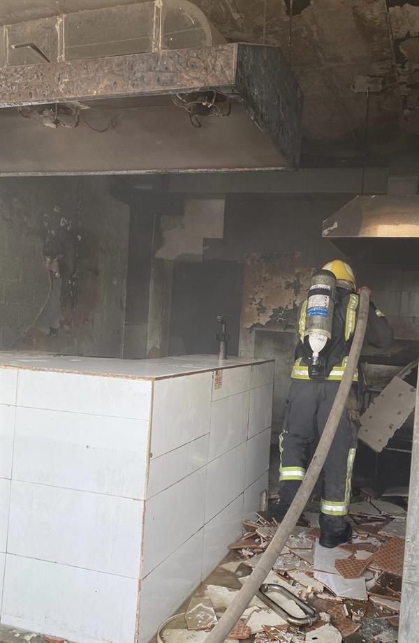 مدني الرياض يباشر حادث اشتعال لحظي في مطعم بحي الرمال مدني الرياض يباشر حادث اشتعال لحظي في مطعم بحي الرمال