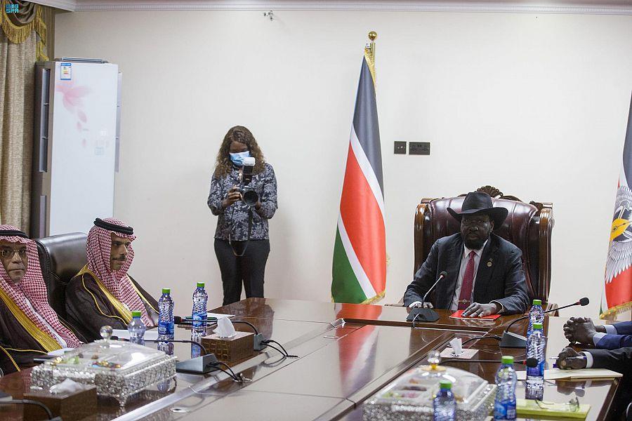 رئيس جنوب السودان يستقبل وزير الخارجية ويستعرضان العلاقات الثنائية بين البلدين رئيس جنوب السودان يستقبل وزير الخارجية ويستعرضان العلاقات الثنائية بين البلدين